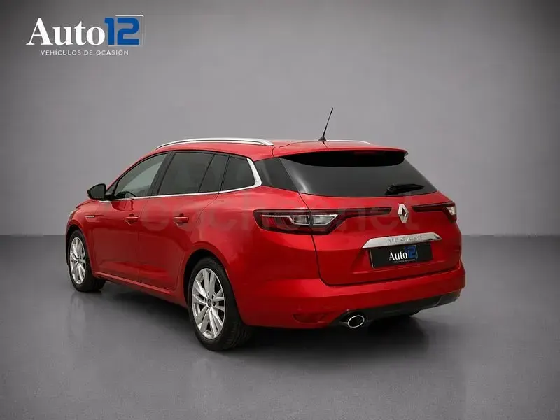 Usado Renault Mégane GrandTour Zen 130 CV (95 kW) 2017 Granate Familiar