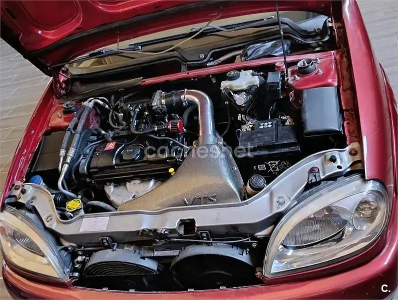 Usado Citroën Saxo 90 CV (66 kW) 2000 Rojo Utilitario