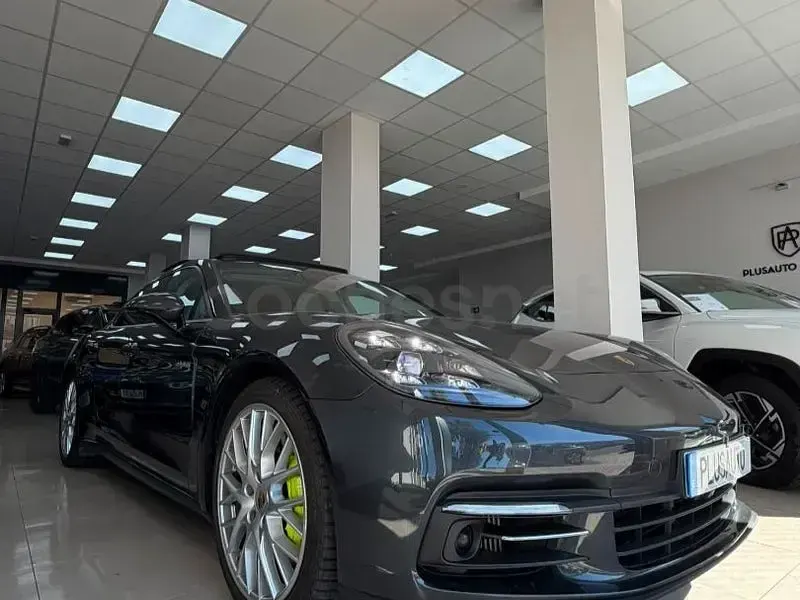 Usado Porsche Panamera 4 Executive 462 CV (339 kW) 2019 Gris / plata Berlina