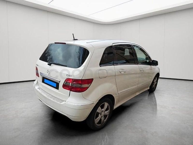 Usado Mercedes B180 109 CV (80 kW) 2009 Blanco Monovolumen