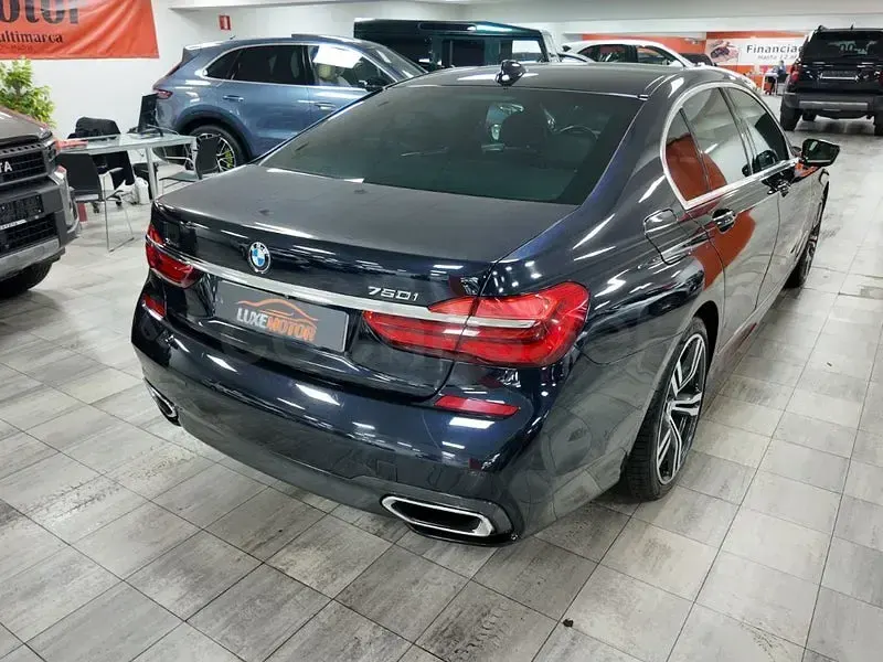 Usado BMW 750 M Sport 450 CV (330 kW) 2016 Azul Berlina