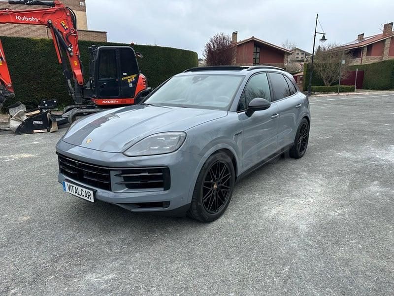 Käytetty Porsche Cayenne 470 HP (345 kW) 2024 Harmaa Katumaasturi