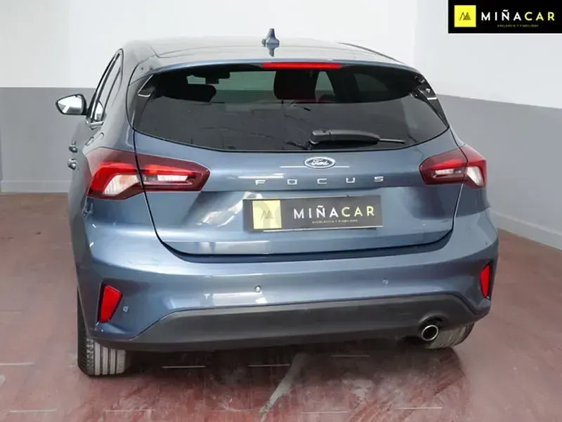 Usado Ford Focus Trend 120 CV (88 kW) 2022 Azul Berlina