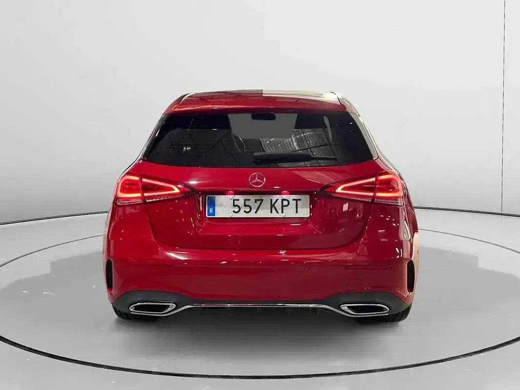 Usado Mercedes A180 116 CV (85 kW) 2018 Rojo Utilitario