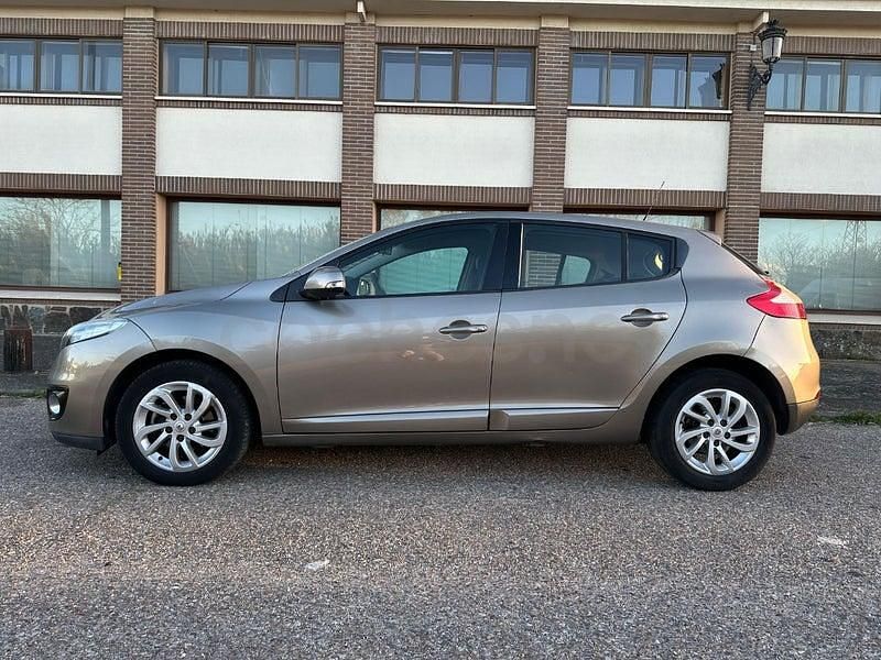 Usado Renault Mégane III Dynamique 130 CV (95 kW) 2012 Beige Berlina
