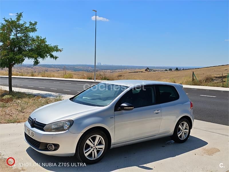 Usado VW Golf VII Advance 105 CV (77 kW) 2012 Gris / plata Berlina