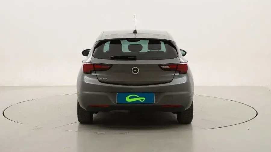Usado Opel Astra Elegance 122 CV (89 kW) 2021