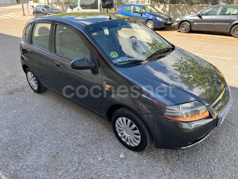Gris / plata Usado 2005 Chevrolet Kalos SE Berlina | 2599 € (Precio justo) - Imagen 1/4