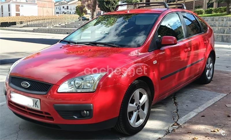 Usado Ford Focus Trend 115 CV (84 kW) 2006 Rojo Berlina