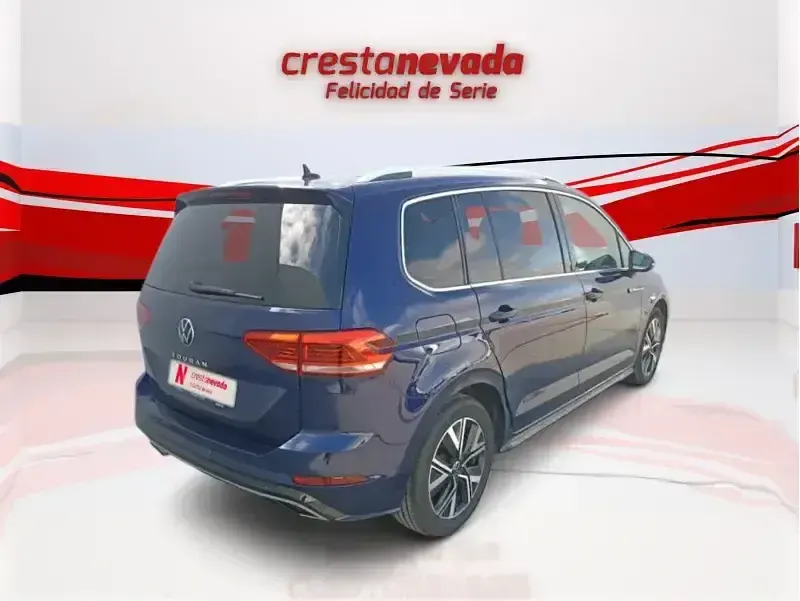 Usado VW Touran R-line 150 CV (110 kW) 2022 Azul Monovolumen