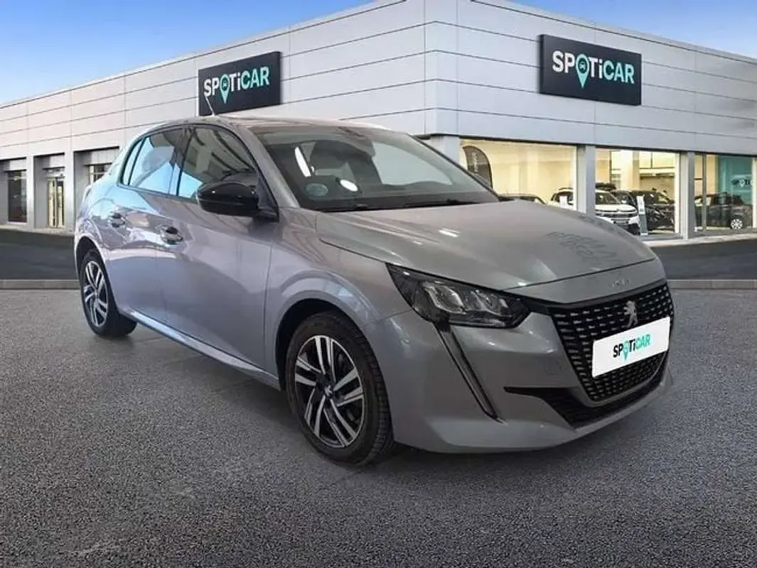 Usado Peugeot 208 Allure 102 CV (75 kW) 2023 Gris Utilitario