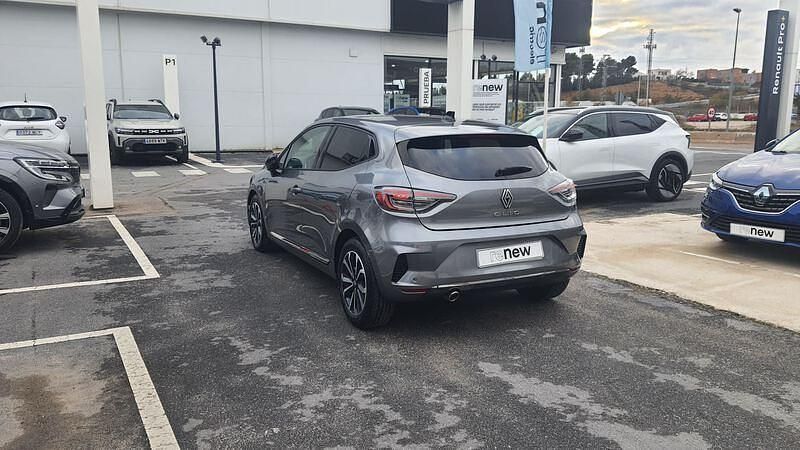 Begagnad Renault Clio V Techno 90 HK (66 kW) 2024 Grå Sedan