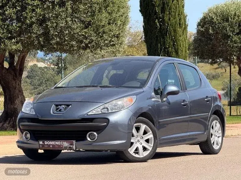 Usado Peugeot 207 120 CV (88 kW) 2007 Plateado