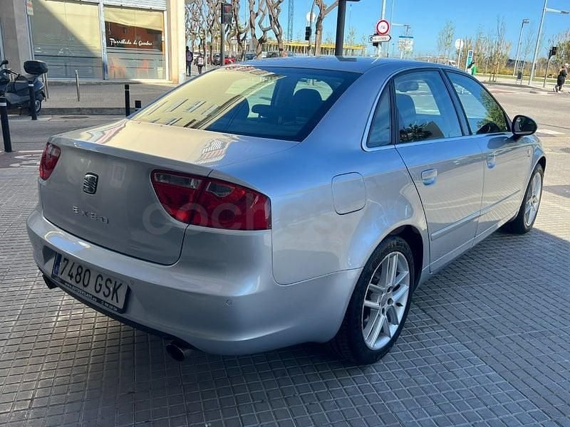 Usado Seat Exeo Sport 200 CV (147 kW) 2009 Gris / plata Berlina