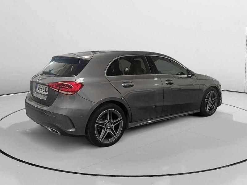 Usado Mercedes A180 116 CV (85 kW) 2022 Gris Utilitario