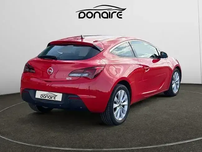 Usado Opel Astra GTC Sportive 130 CV (95 kW) 2014 Rojo Berlina