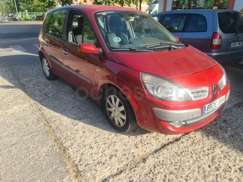 Usado Renault Scénic 105 CV (77 kW) 2008 Granate Monovolumen