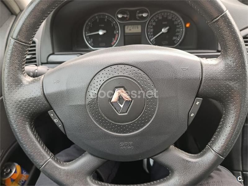 Usado Renault Laguna III Initiale 170 CV (125 kW) 2007 Gris / plata Berlina