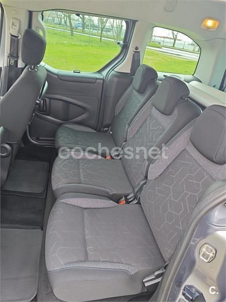 Usado Peugeot TePee Style 120 CV (88 kW) 2016 Gris / plata Monovolumen