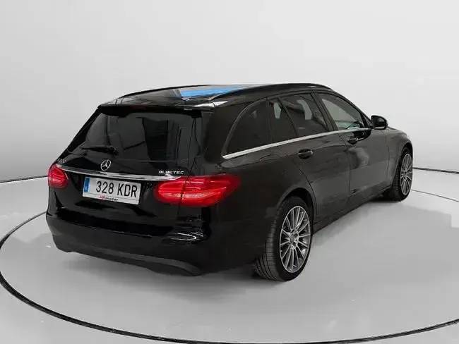 Usado Mercedes C220 170 CV (125 kW) 2014 Negro Familiar