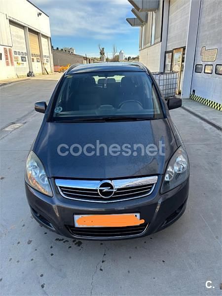 Usado Opel Zafira Essentia 110 CV (80 kW) 2010 Gris / plata Monovolumen