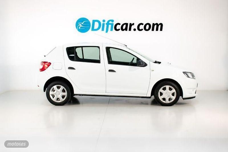 Usado Dacia Sandero Ambiance 76 CV (55 kW) 2013 Blanco Berlina