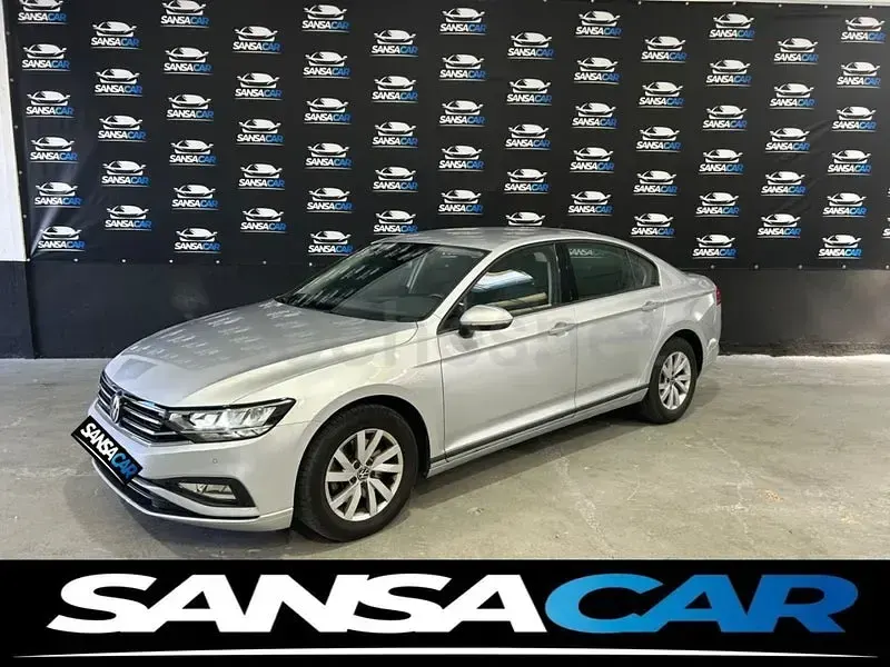 Usado VW Passat Business 150 CV (110 kW) 2021 Gris / plata Berlina