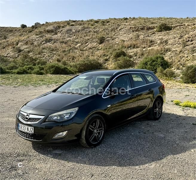 Usado Opel Astra Sport 160 CV (117 kW) 2011 Negro Familiar