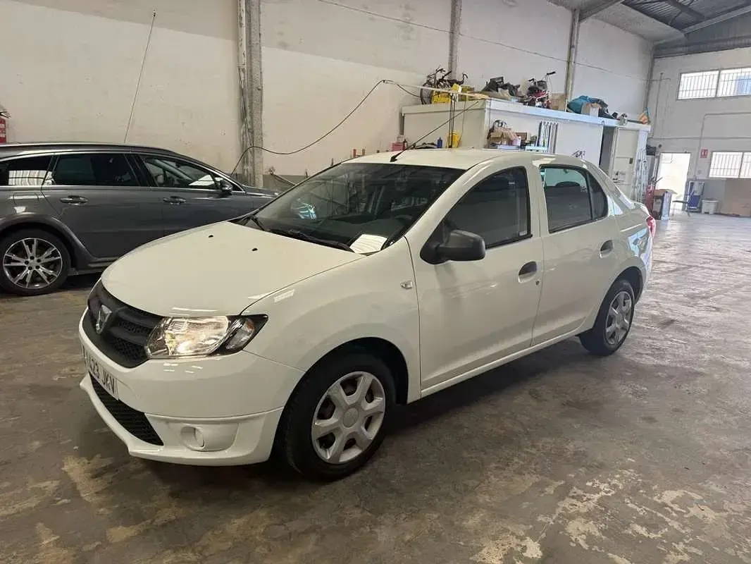 Usado Dacia Logan Ambiance 75 CV (55 kW) 2015 Blanco Berlina