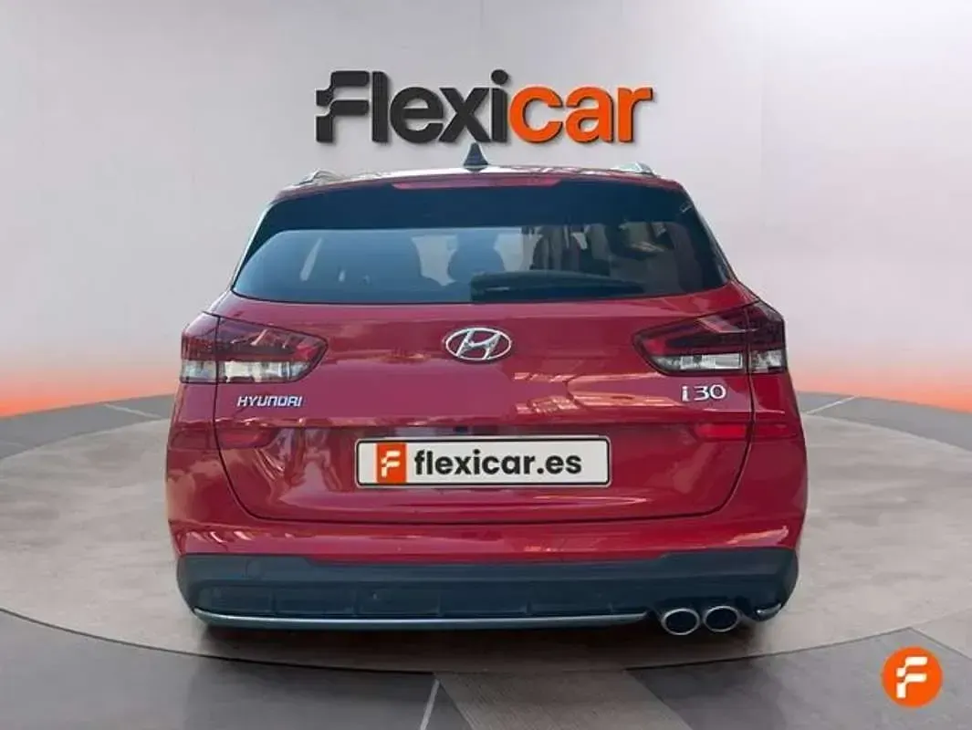 Usado Hyundai i30 N Line 120 CV (88 kW) 2023 Rojo Berlina
