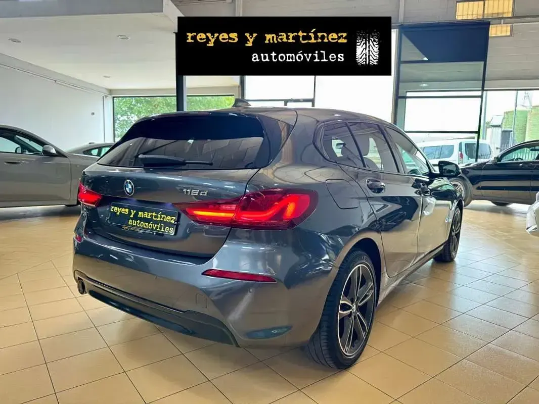 Usado BMW 116 Sport Line 116 CV (85 kW) 2021 Gris Utilitario