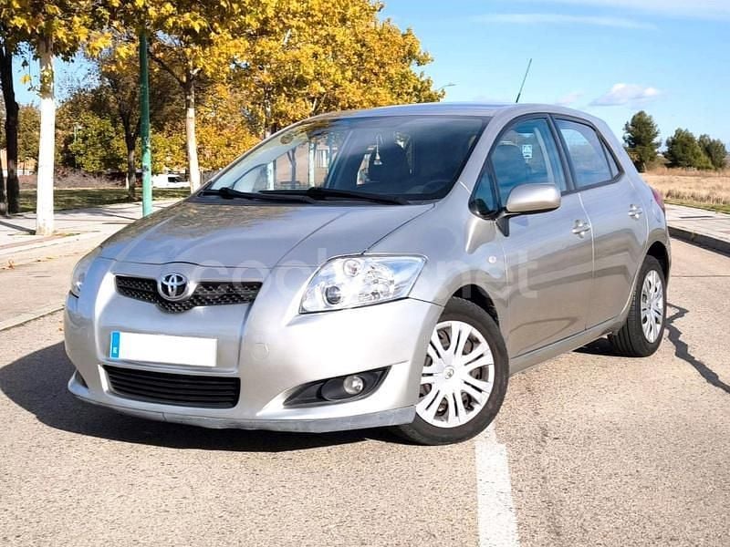 Gris / plata Usado 2007 Toyota Auris Luna Berlina | 4750 € (Precio justo) - Imagen 1/4