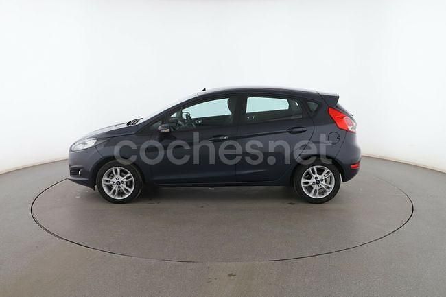 Usado Ford Fiesta Trend 83 CV (61 kW) 2015 Gris Utilitario