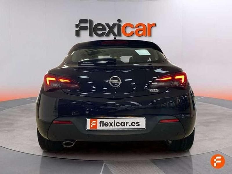 Usado Opel Astra GTC Sportive 140 CV (102 kW) 2017 Negro Utilitario