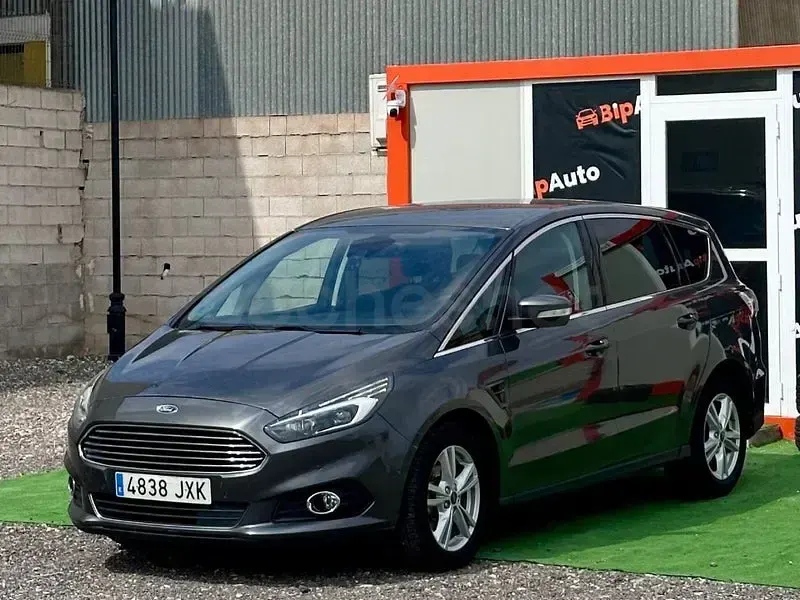 Usado Ford S-MAX Titanium 180 CV (132 kW) 2017 Gris / plata Monovolumen