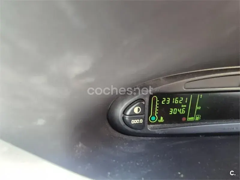 Usado Citroën Xsara Picasso Exclusive 92 CV (67 kW) 2006 Blanco Monovolumen