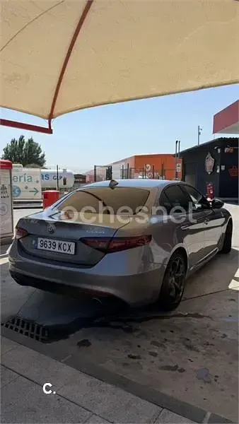 Usado Alfa Romeo Giulia Super 180 CV (132 kW) 2017 Gris / plata Berlina