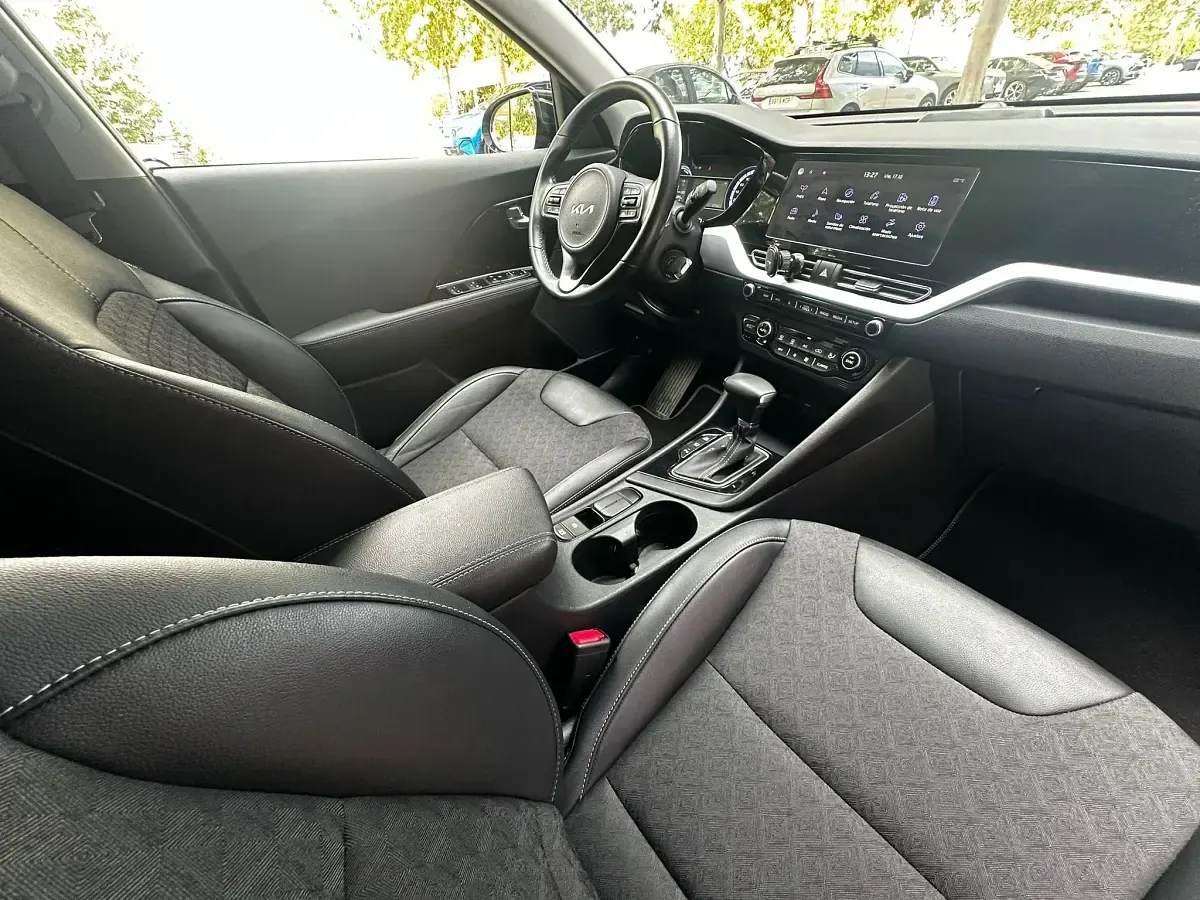Używany Kia Niro 141 KM (103 kW) 2021 Szary SUV
