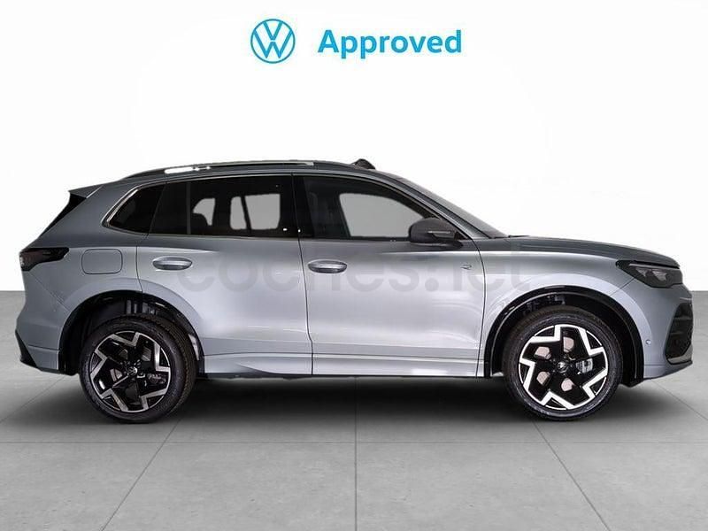 Usado VW Tiguan R-line 204 CV (150 kW) 2025 Gris / plata SUV