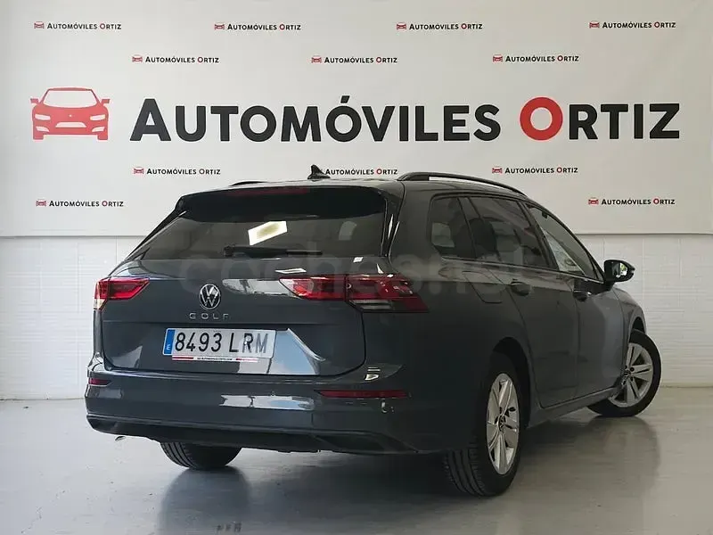 Usado VW Golf VIII Life 115 CV (84 kW) 2021 Gris / plata Familiar
