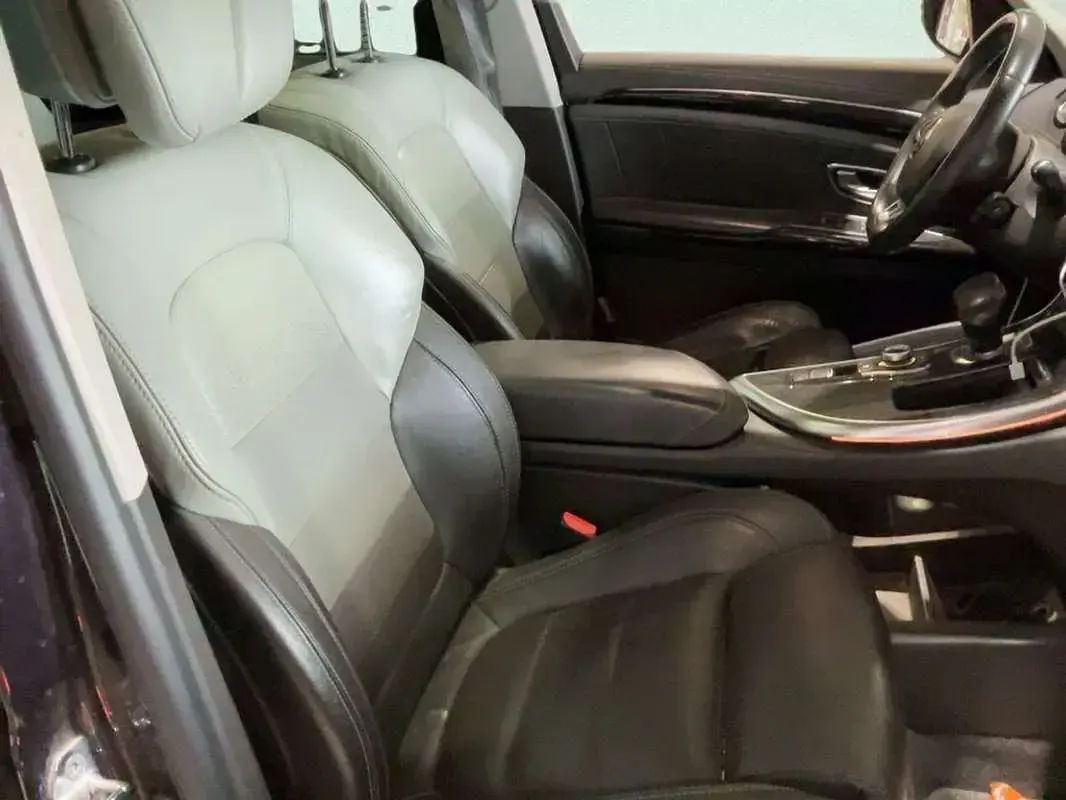 Usado Renault Espace Initiale Paris 160 CV (117 kW) 2015 Negro Monovolumen