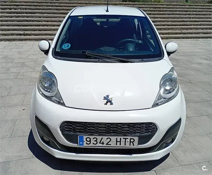 Usado Peugeot 107 Active 68 CV (50 kW) 2013 Blanco Utilitario