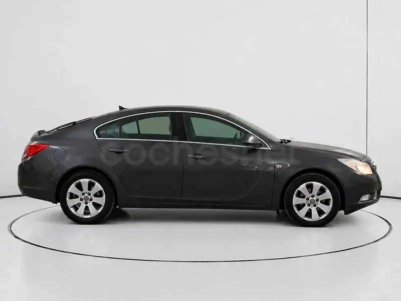 Usado Opel Insignia Edition 130 CV (95 kW) 2011 Gris / plata Berlina