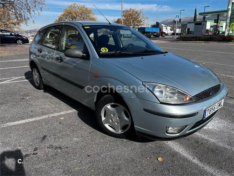 Usado Ford Focus Trend 100 CV (73 kW) 2003 Blanco Berlina