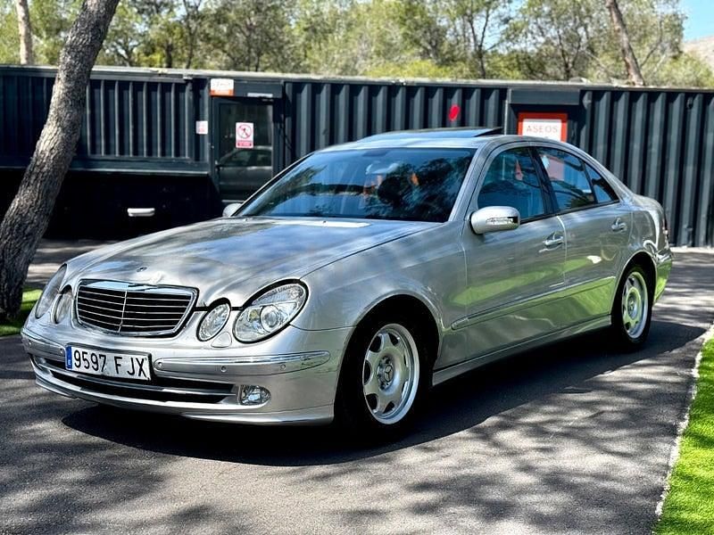 Usado Mercedes E320 Avantgarde 204 CV (150 kW) 2004 Gris / plata Berlina
