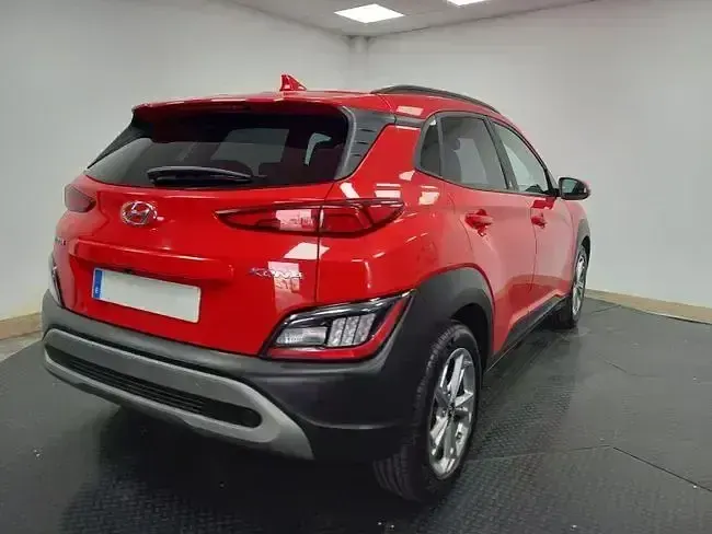 Usado Hyundai Kona 121 CV (88 kW) 2022 Rojo SUV