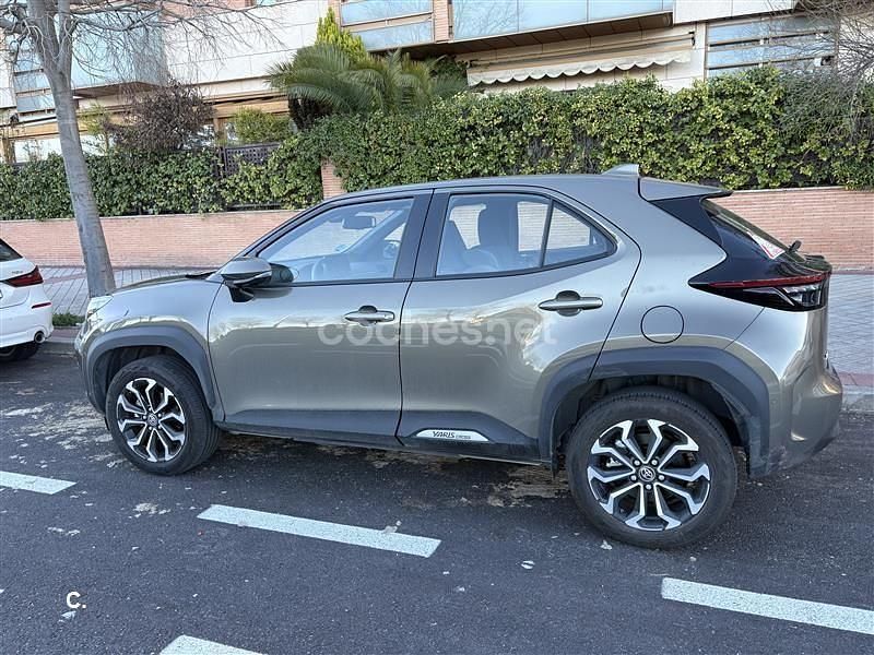 Usado Toyota Yaris Cross Active 116 CV (85 kW) 2023 Marrón SUV