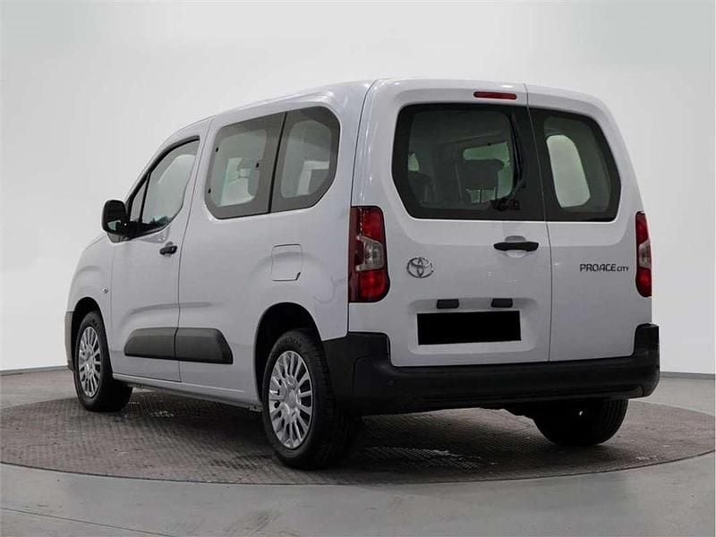 Używany Toyota Proace City City 102 KM (75 kW) 2025 Minivan