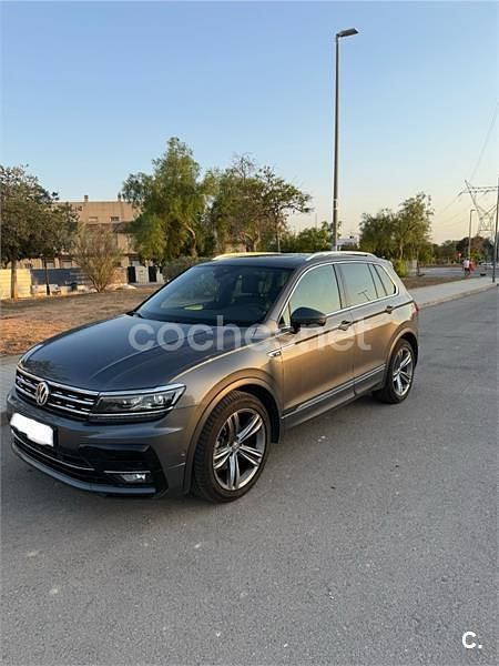 Gris / plata Usado 2019 VW Tiguan Sportline SUV | 28.900 € (Un poco caro) - Imagen 1/4