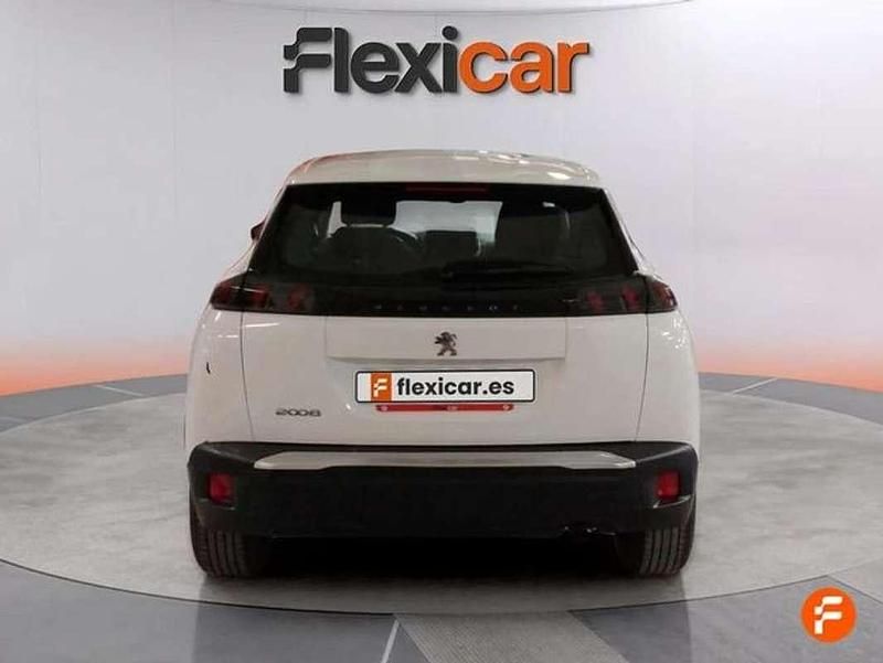 Usado Peugeot 2008 Active 101 CV (74 kW) 2022 Blanco SUV